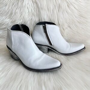LIBERTY BLACK White Ankle Lidia Cowboy Boots 9.5 | Western Bridal Bride Booties